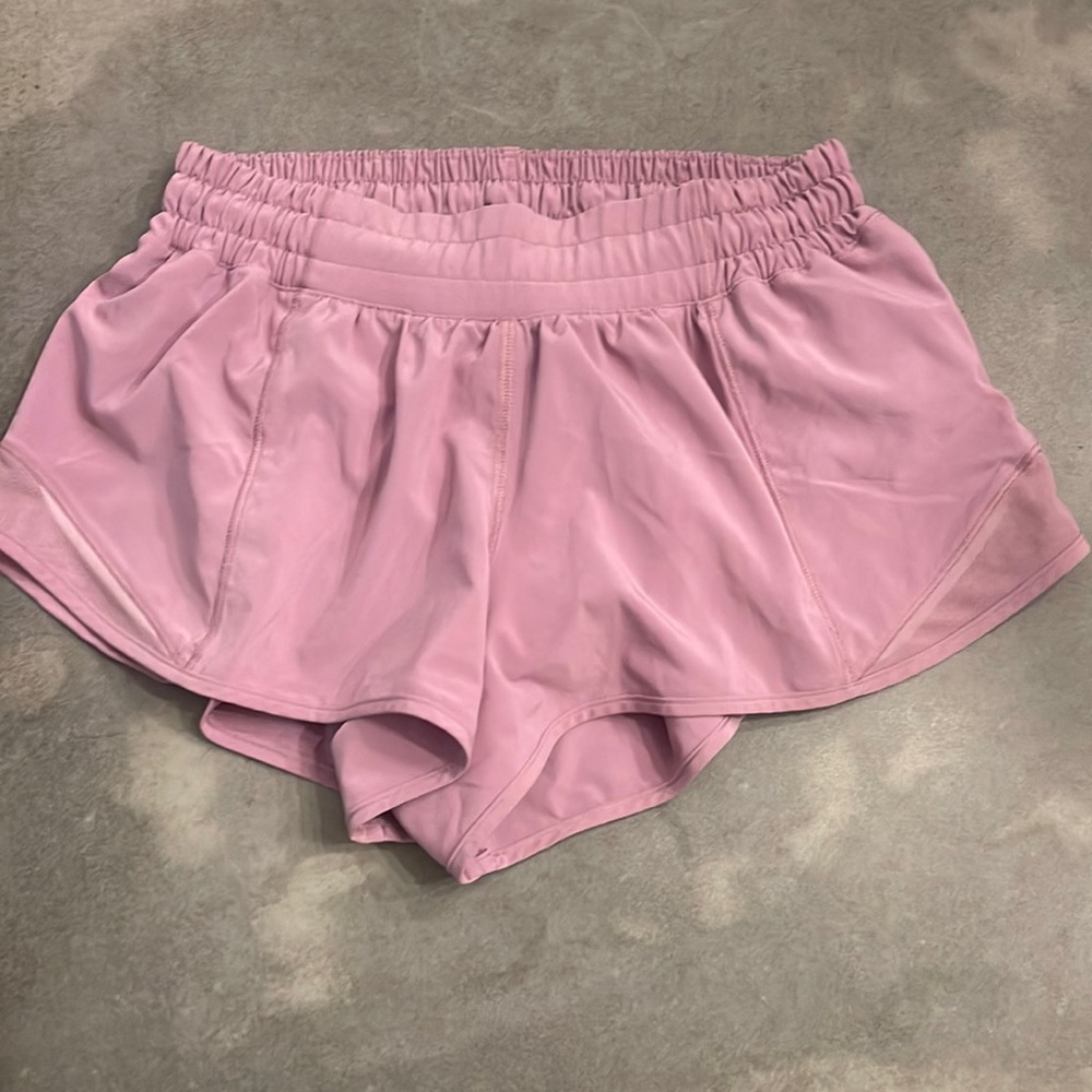 Lululemon Hotty Hot Low Rise Lined Short 2.5”